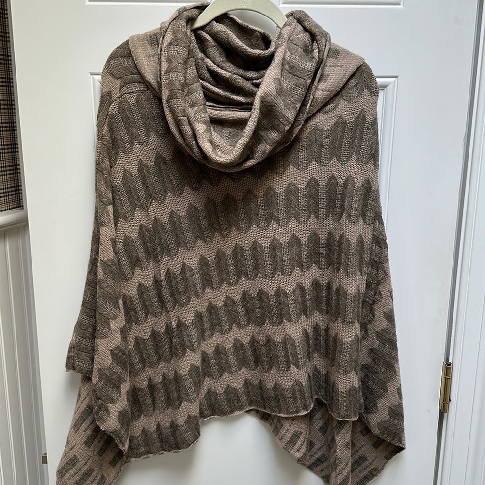 Women’s Sweater Poncho